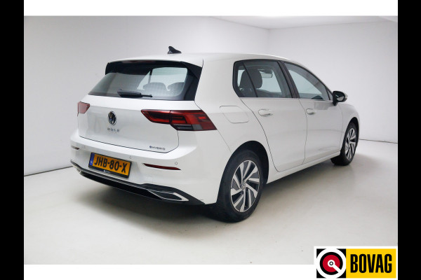 Volkswagen Golf 1.4 eHybrid 204 PK | Camera | Elec. Ergo best. stoel met geheugen en massage | Adap.Cruise, Travelassist, Navigatie, App. connect, IQ Led