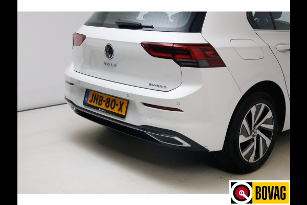 Volkswagen Golf 1.4 eHybrid 204 PK | Camera | Elec. Ergo best. stoel met geheugen en massage | Adap.Cruise, Travelassist, Navigatie, App. connect, IQ Led