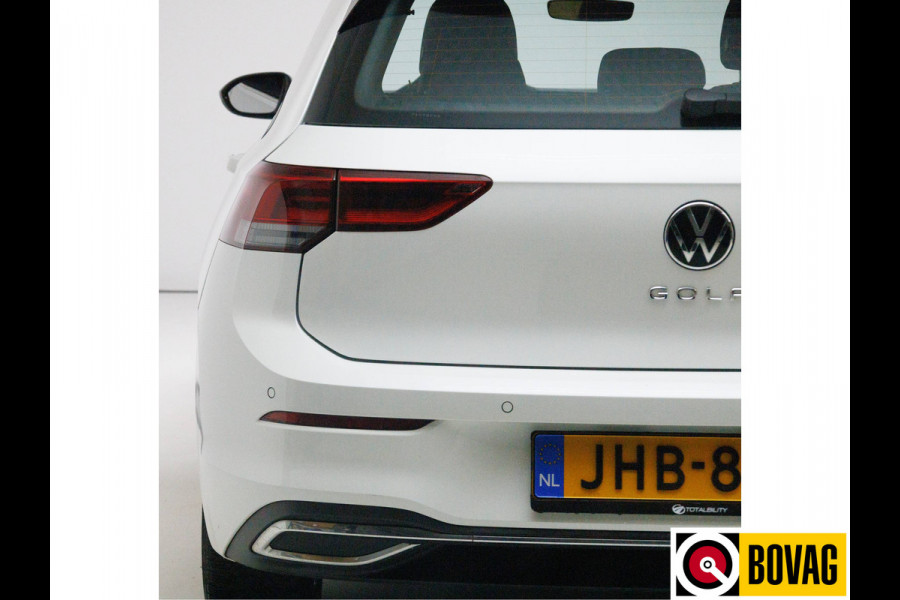 Volkswagen Golf 1.4 eHybrid 204 PK | Camera | Elec. Ergo best. stoel met geheugen en massage | Adap.Cruise, Travelassist, Navigatie, App. connect, IQ Led