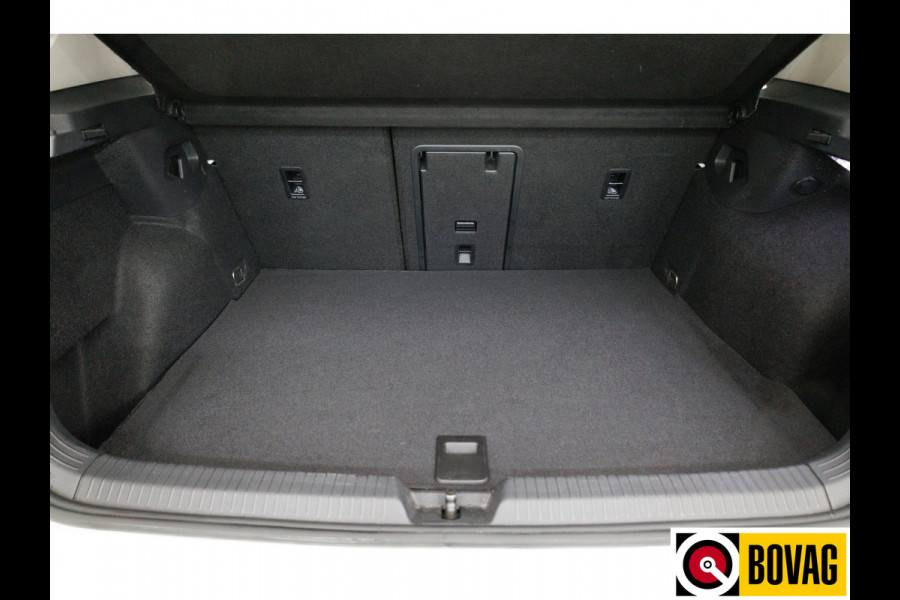 Volkswagen Golf 1.4 eHybrid 204 PK | Camera | Elec. Ergo best. stoel met geheugen en massage | Adap.Cruise, Travelassist, Navigatie, App. connect, IQ Led