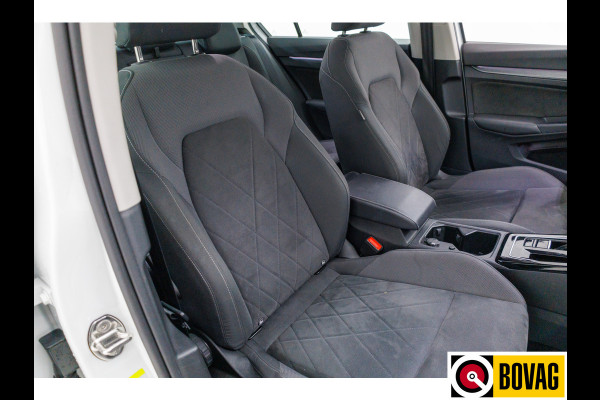 Volkswagen Golf 1.4 eHybrid 204 PK | Camera | Elec. Ergo best. stoel met geheugen en massage | Adap.Cruise, Travelassist, Navigatie, App. connect, IQ Led