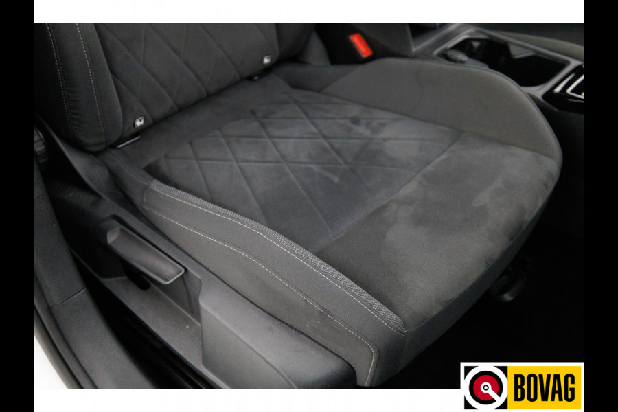 Volkswagen Golf 1.4 eHybrid 204 PK | Camera | Elec. Ergo best. stoel met geheugen en massage | Adap.Cruise, Travelassist, Navigatie, App. connect, IQ Led