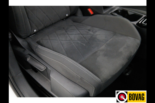 Volkswagen Golf 1.4 eHybrid 204 PK | Camera | Elec. Ergo best. stoel met geheugen en massage | Adap.Cruise, Travelassist, Navigatie, App. connect, IQ Led