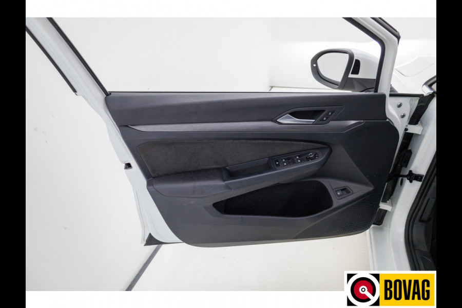 Volkswagen Golf 1.4 eHybrid 204 PK | Camera | Elec. Ergo best. stoel met geheugen en massage | Adap.Cruise, Travelassist, Navigatie, App. connect, IQ Led