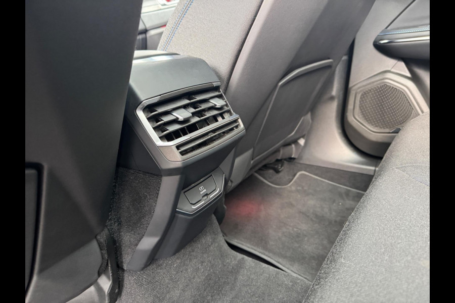 Lynk & Co 01 1.5 Bomvol Black Edition 261PK 360°Camera Lynk & Co 01 1.5 Bomvol Black Edition 261PK 360°Camera