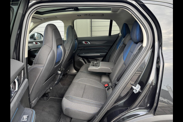 Lynk & Co 01 1.5 Bomvol Black Edition 261PK 360°Camera Lynk & Co 01 1.5 Bomvol Black Edition 261PK 360°Camera