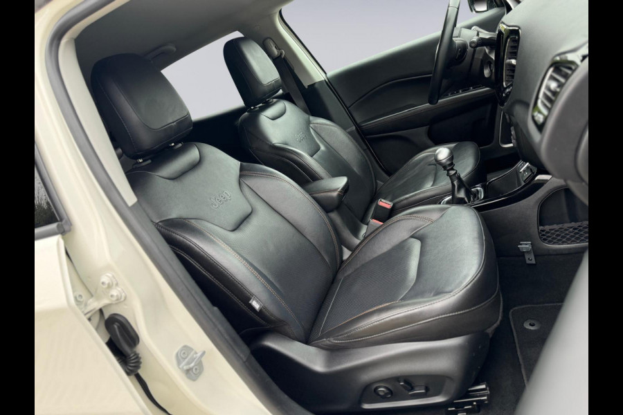 Jeep Compass 1.4 MultiAir Limited, parelmoer wit, achteruitrijcamera, trekhaak, leder, vele opties,NL auto met nap Jeep Compass 1.4 MultiAir Limited, parelmoer wit, achteruitrijcamera, trekhaak, leder, vele opties,NL auto met nap