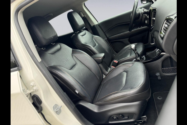 Jeep Compass 1.4 MultiAir Limited, parelmoer wit, achteruitrijcamera, trekhaak, leder, vele opties,NL auto met nap Jeep Compass 1.4 MultiAir Limited, parelmoer wit, achteruitrijcamera, trekhaak, leder, vele opties,NL auto met nap