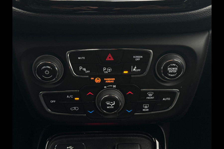 Jeep Compass 1.4 MultiAir Limited, parelmoer wit, achteruitrijcamera, trekhaak, leder, vele opties,NL auto met nap Jeep Compass 1.4 MultiAir Limited, parelmoer wit, achteruitrijcamera, trekhaak, leder, vele opties,NL auto met nap