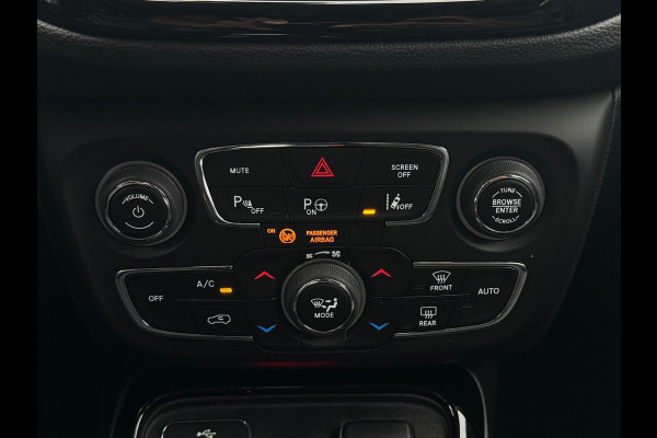 Jeep Compass 1.4 MultiAir Limited, parelmoer wit, achteruitrijcamera, trekhaak, leder, vele opties,NL auto met nap Jeep Compass 1.4 MultiAir Limited, parelmoer wit, achteruitrijcamera, trekhaak, leder, vele opties,NL auto met nap