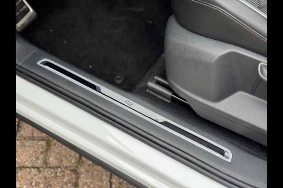 Volkswagen Tiguan 2.0 TSI 4Motion R-LINE 2021 AUT PANO NAP!