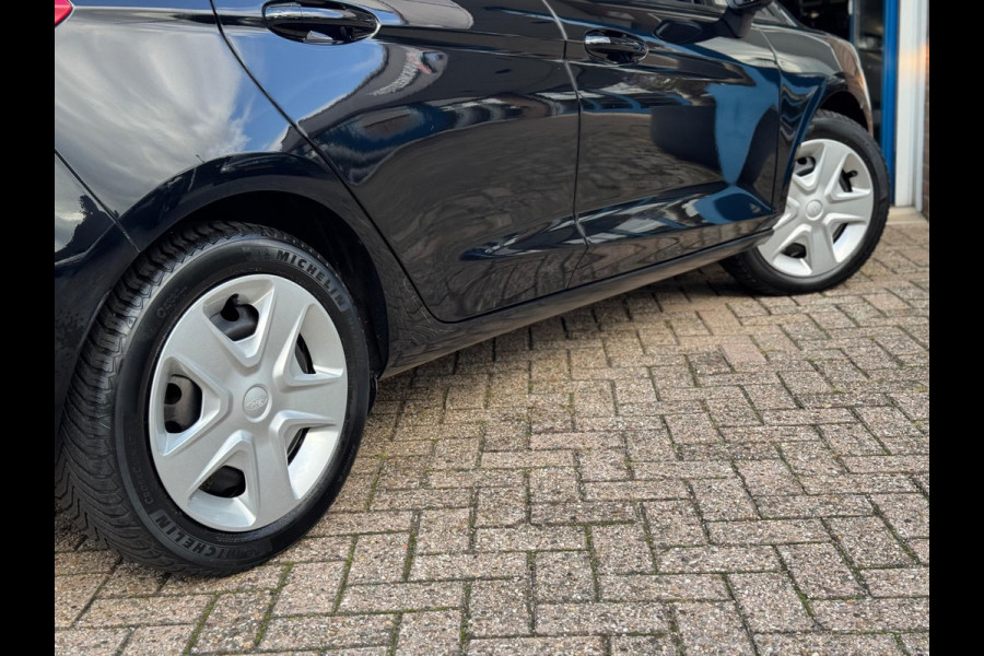 Ford Fiesta 1.1 Trend 2018 ZWART NAVI CLIMA NAP 1e Eig! Ford Fiesta 1.1 Trend 2018 ZWART NAVI CLIMA NAP 1e Eig!