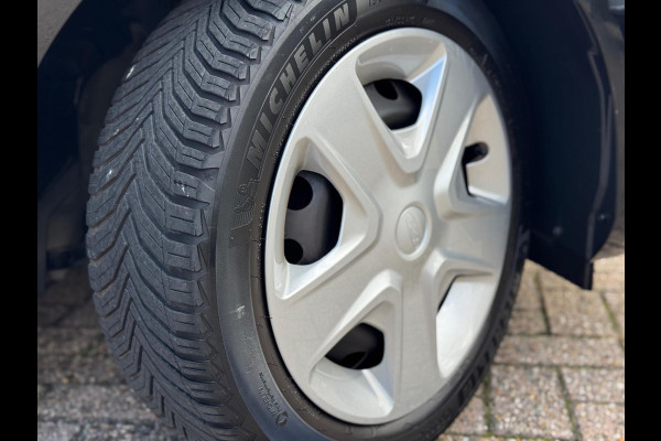 Ford Fiesta 1.1 Trend 2018 ZWART NAVI CLIMA NAP 1e Eig! Ford Fiesta 1.1 Trend 2018 ZWART NAVI CLIMA NAP 1e Eig!