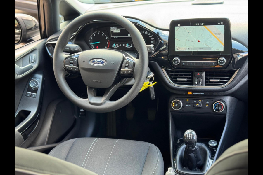Ford Fiesta 1.1 Trend 2018 ZWART NAVI CLIMA NAP 1e Eig! Ford Fiesta 1.1 Trend 2018 ZWART NAVI CLIMA NAP 1e Eig!