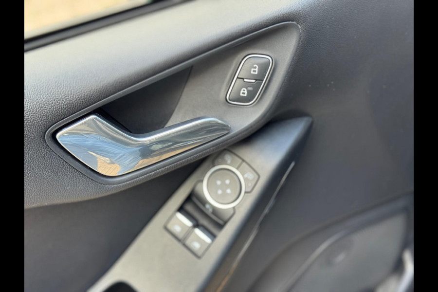 Ford Fiesta 1.1 Trend 2018 ZWART NAVI CLIMA NAP 1e Eig! Ford Fiesta 1.1 Trend 2018 ZWART NAVI CLIMA NAP 1e Eig!