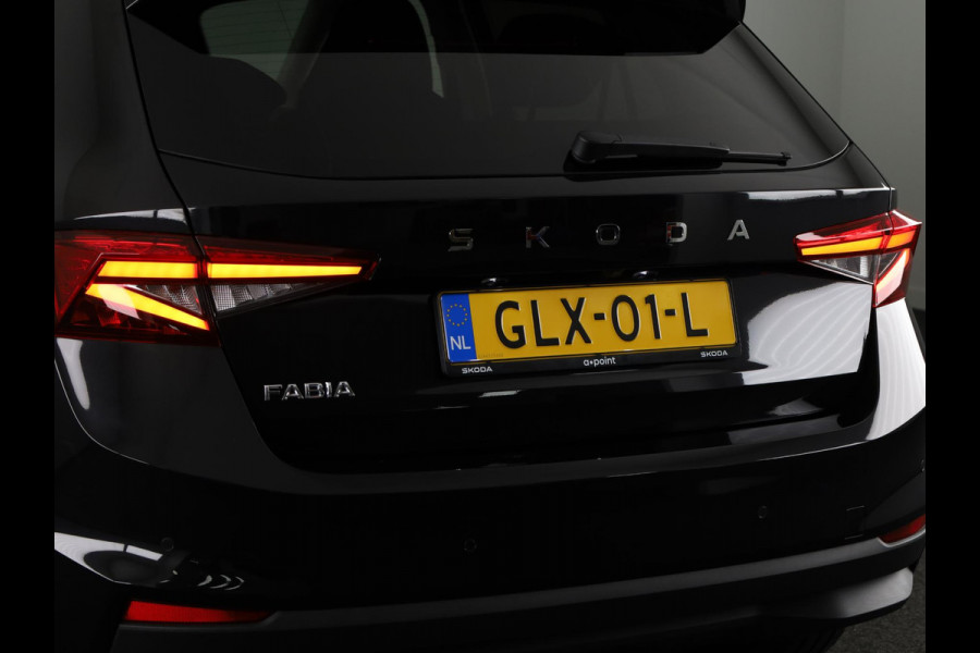 Škoda Octavia Combi 1.5 TSI MHEV Business Edition 115 pk DSG | Facelift | Verlengde garantie | Navigatie | Trekhaak (wegklapbaar) | Parkeersensoren | Achteruitrijcamera | Stoelverwarming |