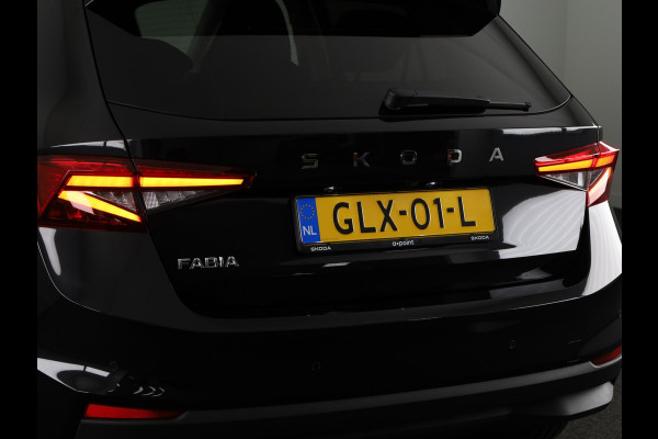 Škoda Octavia Combi 1.5 TSI MHEV Business Edition 115 pk DSG | Facelift | Verlengde garantie | Navigatie | Trekhaak (wegklapbaar) | Parkeersensoren | Achteruitrijcamera | Stoelverwarming |