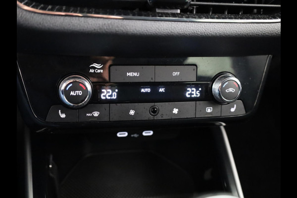 Škoda Octavia Combi 1.5 TSI MHEV Business Edition 115 pk DSG | Facelift | Verlengde garantie | Navigatie | Trekhaak (wegklapbaar) | Parkeersensoren | Achteruitrijcamera | Stoelverwarming |