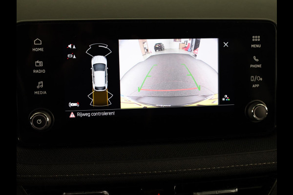Škoda Octavia Combi 1.5 TSI MHEV Business Edition 115 pk DSG | Facelift | Verlengde garantie | Navigatie | Trekhaak (wegklapbaar) | Parkeersensoren | Achteruitrijcamera | Stoelverwarming |