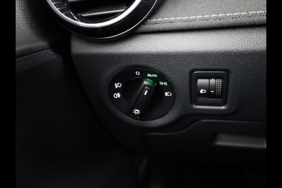 Škoda Octavia Combi 1.5 TSI MHEV Business Edition 115 pk DSG | Facelift | Verlengde garantie | Navigatie | Trekhaak (wegklapbaar) | Parkeersensoren | Achteruitrijcamera | Stoelverwarming |