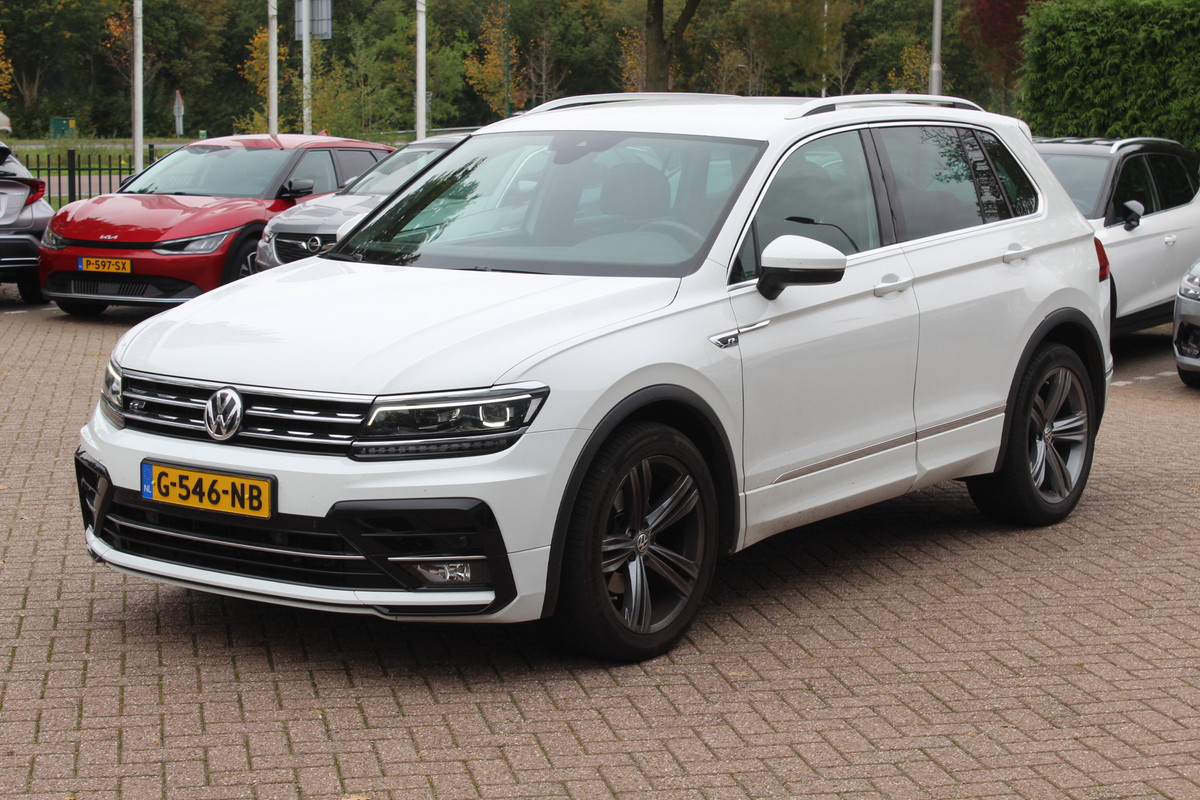 Volkswagen Tiguan 1.5 TSI ACT Highline Business 3x R-Line / CarPlay / Keyless / Dodehoek / 19'' / Navigatie / Stoelverwarming / DAB / ACC Volkswagen Tiguan 1.5 TSI ACT Highline Business 3x R-Line / CarPlay / Keyless / Dodehoek / 19'' / Navigatie / Stoelverwarming / DAB / ACC