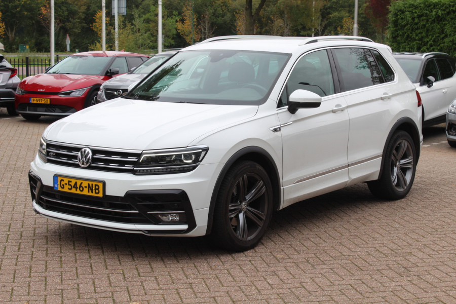 Volkswagen Tiguan 1.5 TSI ACT Highline Business 3x R-Line / CarPlay / Keyless / Dodehoek / 19'' / Navigatie / Stoelverwarming / DAB / ACC Volkswagen Tiguan 1.5 TSI ACT Highline Business 3x R-Line / CarPlay / Keyless / Dodehoek / 19'' / Navigatie / Stoelverwarming / DAB / ACC