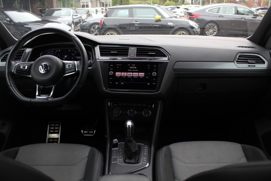Volkswagen Tiguan 1.5 TSI ACT Highline Business 3x R-Line / CarPlay / Keyless / Dodehoek / 19'' / Navigatie / Stoelverwarming / DAB / ACC Volkswagen Tiguan 1.5 TSI ACT Highline Business 3x R-Line / CarPlay / Keyless / Dodehoek / 19'' / Navigatie / Stoelverwarming / DAB / ACC