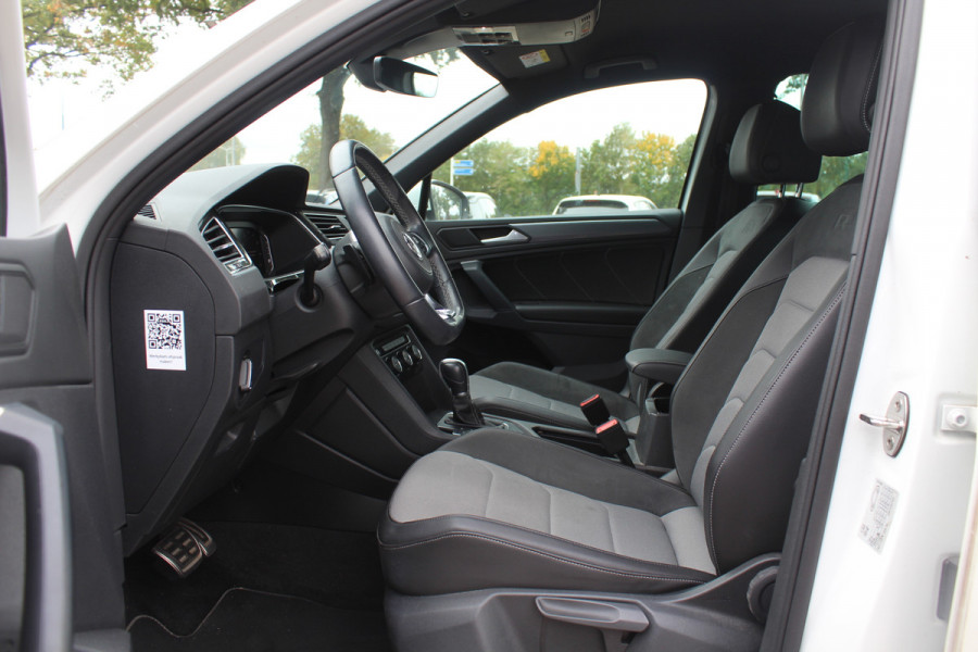 Volkswagen Tiguan 1.5 TSI ACT Highline Business 3x R-Line / CarPlay / Keyless / Dodehoek / 19'' / Navigatie / Stoelverwarming / DAB / ACC Volkswagen Tiguan 1.5 TSI ACT Highline Business 3x R-Line / CarPlay / Keyless / Dodehoek / 19'' / Navigatie / Stoelverwarming / DAB / ACC