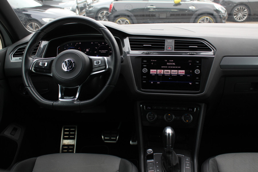 Volkswagen Tiguan 1.5 TSI ACT Highline Business 3x R-Line / CarPlay / Keyless / Dodehoek / 19'' / Navigatie / Stoelverwarming / DAB / ACC Volkswagen Tiguan 1.5 TSI ACT Highline Business 3x R-Line / CarPlay / Keyless / Dodehoek / 19'' / Navigatie / Stoelverwarming / DAB / ACC