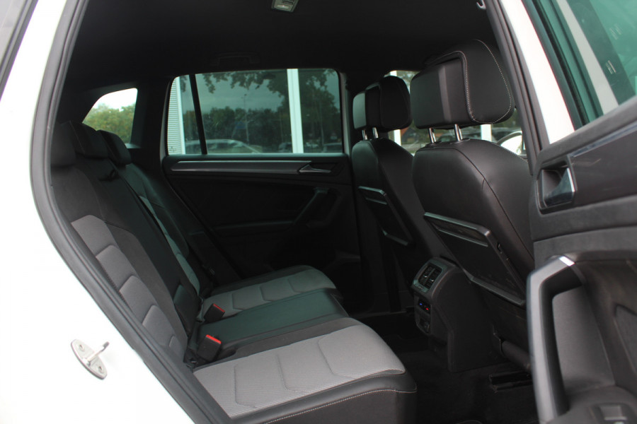 Volkswagen Tiguan 1.5 TSI ACT Highline Business 3x R-Line / CarPlay / Keyless / Dodehoek / 19'' / Navigatie / Stoelverwarming / DAB / ACC Volkswagen Tiguan 1.5 TSI ACT Highline Business 3x R-Line / CarPlay / Keyless / Dodehoek / 19'' / Navigatie / Stoelverwarming / DAB / ACC