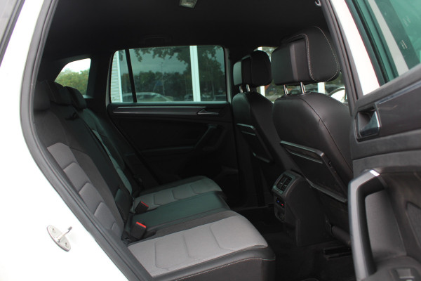 Volkswagen Tiguan 1.5 TSI ACT Highline Business 3x R-Line / CarPlay / Keyless / Dodehoek / 19'' / Navigatie / Stoelverwarming / DAB / ACC Volkswagen Tiguan 1.5 TSI ACT Highline Business 3x R-Line / CarPlay / Keyless / Dodehoek / 19'' / Navigatie / Stoelverwarming / DAB / ACC