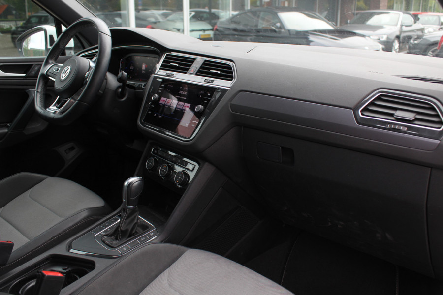 Volkswagen Tiguan 1.5 TSI ACT Highline Business 3x R-Line / CarPlay / Keyless / Dodehoek / 19'' / Navigatie / Stoelverwarming / DAB / ACC Volkswagen Tiguan 1.5 TSI ACT Highline Business 3x R-Line / CarPlay / Keyless / Dodehoek / 19'' / Navigatie / Stoelverwarming / DAB / ACC
