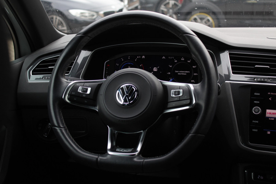 Volkswagen Tiguan 1.5 TSI ACT Highline Business 3x R-Line / CarPlay / Keyless / Dodehoek / 19'' / Navigatie / Stoelverwarming / DAB / ACC Volkswagen Tiguan 1.5 TSI ACT Highline Business 3x R-Line / CarPlay / Keyless / Dodehoek / 19'' / Navigatie / Stoelverwarming / DAB / ACC