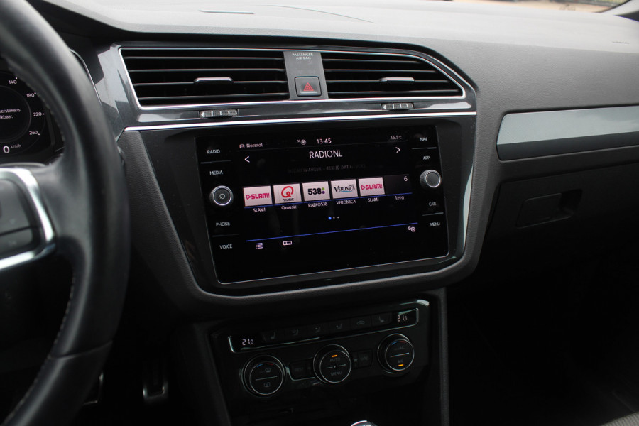 Volkswagen Tiguan 1.5 TSI ACT Highline Business 3x R-Line / CarPlay / Keyless / Dodehoek / 19'' / Navigatie / Stoelverwarming / DAB / ACC Volkswagen Tiguan 1.5 TSI ACT Highline Business 3x R-Line / CarPlay / Keyless / Dodehoek / 19'' / Navigatie / Stoelverwarming / DAB / ACC