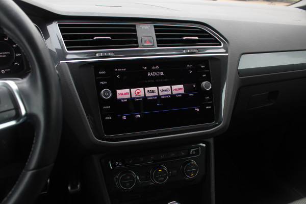 Volkswagen Tiguan 1.5 TSI ACT Highline Business 3x R-Line / CarPlay / Keyless / Dodehoek / 19'' / Navigatie / Stoelverwarming / DAB / ACC Volkswagen Tiguan 1.5 TSI ACT Highline Business 3x R-Line / CarPlay / Keyless / Dodehoek / 19'' / Navigatie / Stoelverwarming / DAB / ACC