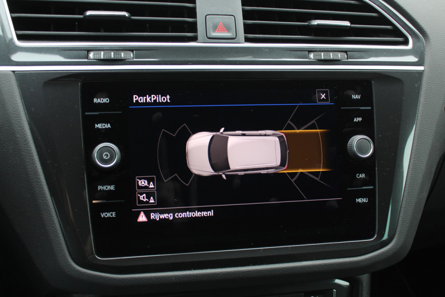 Volkswagen Tiguan 1.5 TSI ACT Highline Business 3x R-Line / CarPlay / Keyless / Dodehoek / 19'' / Navigatie / Stoelverwarming / DAB / ACC Volkswagen Tiguan 1.5 TSI ACT Highline Business 3x R-Line / CarPlay / Keyless / Dodehoek / 19'' / Navigatie / Stoelverwarming / DAB / ACC