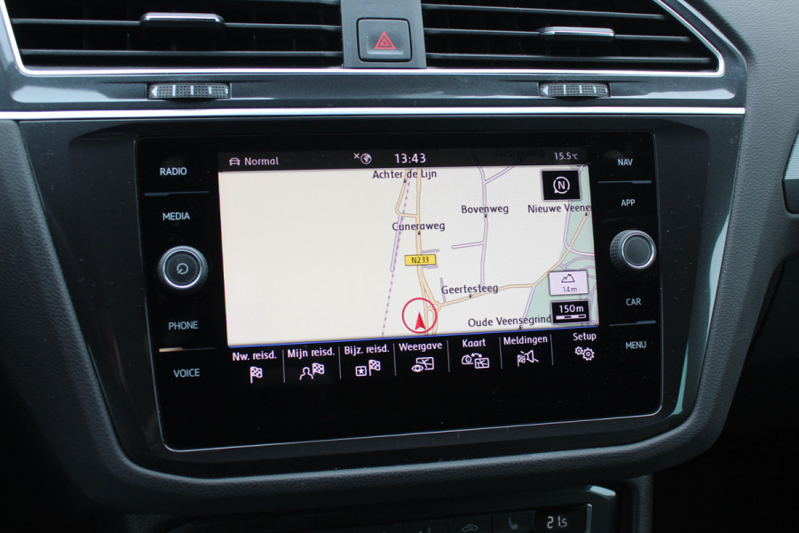 Volkswagen Tiguan 1.5 TSI ACT Highline Business 3x R-Line / CarPlay / Keyless / Dodehoek / 19'' / Navigatie / Stoelverwarming / DAB / ACC Volkswagen Tiguan 1.5 TSI ACT Highline Business 3x R-Line / CarPlay / Keyless / Dodehoek / 19'' / Navigatie / Stoelverwarming / DAB / ACC