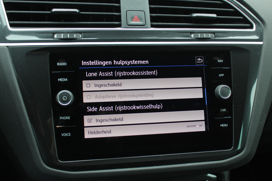 Volkswagen Tiguan 1.5 TSI ACT Highline Business 3x R-Line / CarPlay / Keyless / Dodehoek / 19'' / Navigatie / Stoelverwarming / DAB / ACC Volkswagen Tiguan 1.5 TSI ACT Highline Business 3x R-Line / CarPlay / Keyless / Dodehoek / 19'' / Navigatie / Stoelverwarming / DAB / ACC