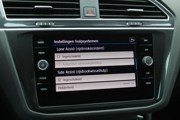 Volkswagen Tiguan 1.5 TSI ACT Highline Business 3x R-Line / CarPlay / Keyless / Dodehoek / 19'' / Navigatie / Stoelverwarming / DAB / ACC Volkswagen Tiguan 1.5 TSI ACT Highline Business 3x R-Line / CarPlay / Keyless / Dodehoek / 19'' / Navigatie / Stoelverwarming / DAB / ACC