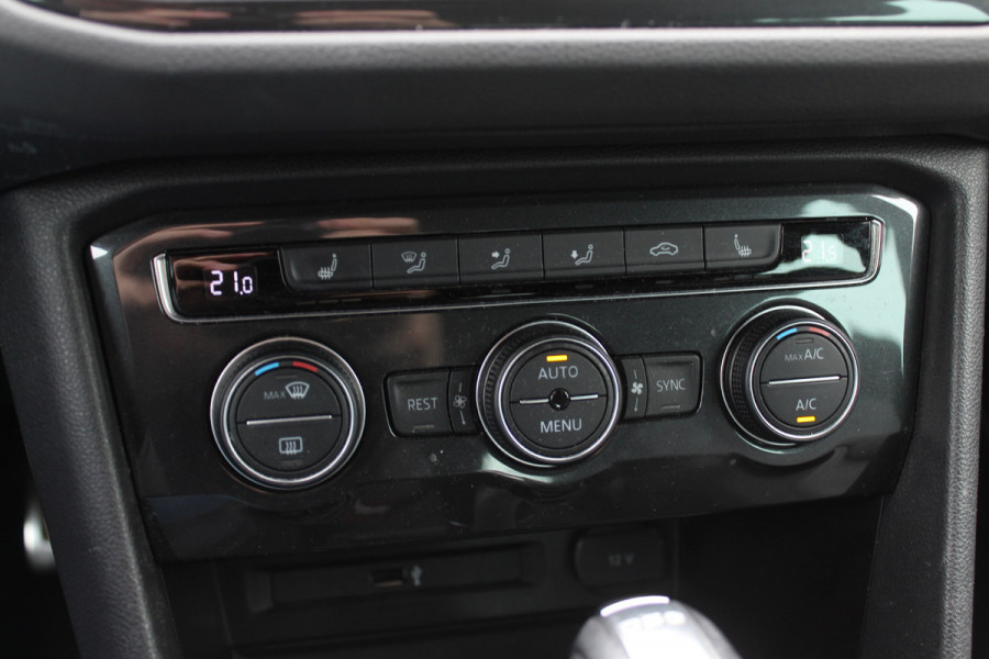 Volkswagen Tiguan 1.5 TSI ACT Highline Business 3x R-Line / CarPlay / Keyless / Dodehoek / 19'' / Navigatie / Stoelverwarming / DAB / ACC Volkswagen Tiguan 1.5 TSI ACT Highline Business 3x R-Line / CarPlay / Keyless / Dodehoek / 19'' / Navigatie / Stoelverwarming / DAB / ACC