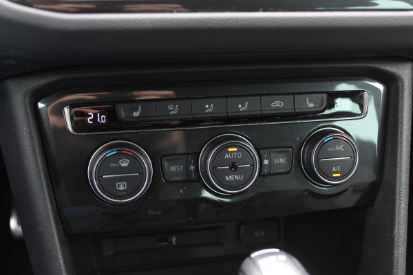 Volkswagen Tiguan 1.5 TSI ACT Highline Business 3x R-Line / CarPlay / Keyless / Dodehoek / 19'' / Navigatie / Stoelverwarming / DAB / ACC Volkswagen Tiguan 1.5 TSI ACT Highline Business 3x R-Line / CarPlay / Keyless / Dodehoek / 19'' / Navigatie / Stoelverwarming / DAB / ACC