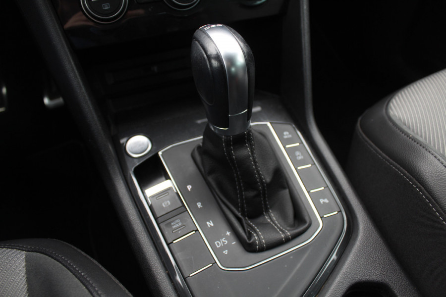 Volkswagen Tiguan 1.5 TSI ACT Highline Business 3x R-Line / CarPlay / Keyless / Dodehoek / 19'' / Navigatie / Stoelverwarming / DAB / ACC Volkswagen Tiguan 1.5 TSI ACT Highline Business 3x R-Line / CarPlay / Keyless / Dodehoek / 19'' / Navigatie / Stoelverwarming / DAB / ACC