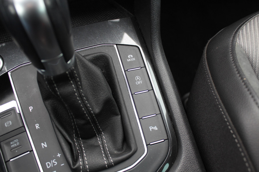 Volkswagen Tiguan 1.5 TSI ACT Highline Business 3x R-Line / CarPlay / Keyless / Dodehoek / 19'' / Navigatie / Stoelverwarming / DAB / ACC Volkswagen Tiguan 1.5 TSI ACT Highline Business 3x R-Line / CarPlay / Keyless / Dodehoek / 19'' / Navigatie / Stoelverwarming / DAB / ACC