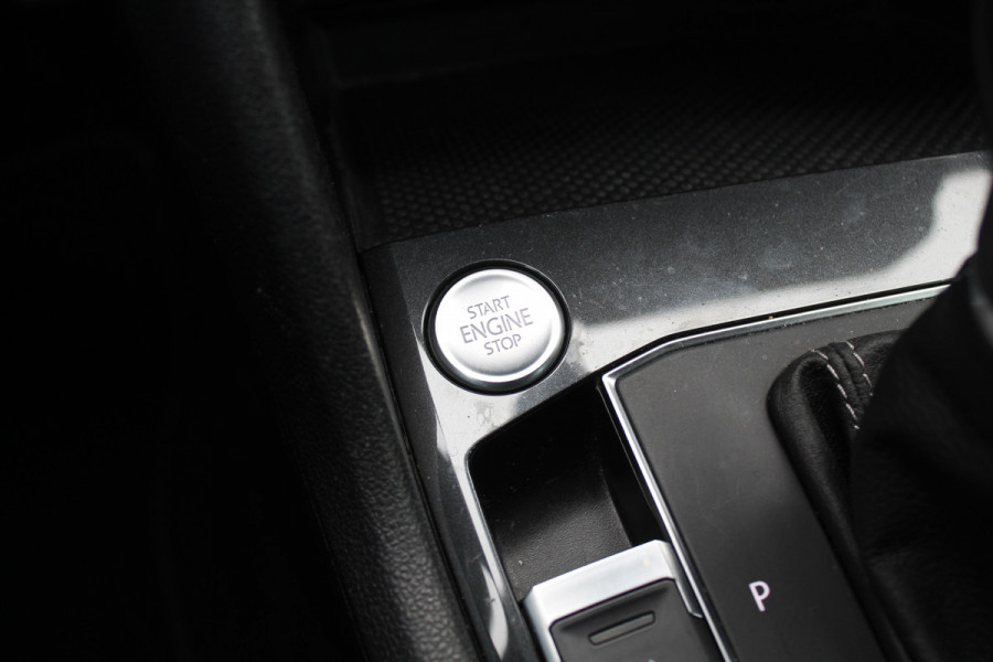 Volkswagen Tiguan 1.5 TSI ACT Highline Business 3x R-Line / CarPlay / Keyless / Dodehoek / 19'' / Navigatie / Stoelverwarming / DAB / ACC Volkswagen Tiguan 1.5 TSI ACT Highline Business 3x R-Line / CarPlay / Keyless / Dodehoek / 19'' / Navigatie / Stoelverwarming / DAB / ACC