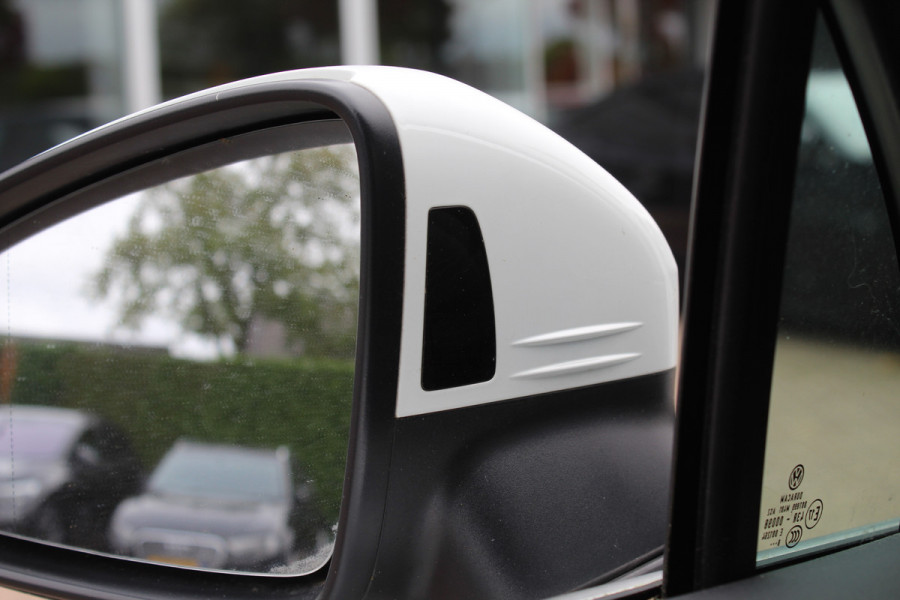 Volkswagen Tiguan 1.5 TSI ACT Highline Business 3x R-Line / CarPlay / Keyless / Dodehoek / 19'' / Navigatie / Stoelverwarming / DAB / ACC Volkswagen Tiguan 1.5 TSI ACT Highline Business 3x R-Line / CarPlay / Keyless / Dodehoek / 19'' / Navigatie / Stoelverwarming / DAB / ACC