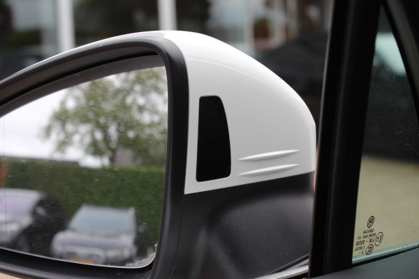 Volkswagen Tiguan 1.5 TSI ACT Highline Business 3x R-Line / CarPlay / Keyless / Dodehoek / 19'' / Navigatie / Stoelverwarming / DAB / ACC Volkswagen Tiguan 1.5 TSI ACT Highline Business 3x R-Line / CarPlay / Keyless / Dodehoek / 19'' / Navigatie / Stoelverwarming / DAB / ACC