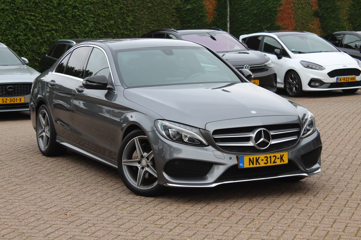 Mercedes-Benz C-Klasse 180 AMG Sport Edition / Leder / Navigatie / Parkeerhulp / 18'' / Bluetooth / Cruise Control Mercedes-Benz C-Klasse 180 AMG Sport Edition / Leder / Navigatie / Parkeerhulp / 18'' / Bluetooth / Cruise Control
