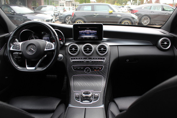Mercedes-Benz C-Klasse 180 AMG Sport Edition / Leder / Navigatie / Parkeerhulp / 18'' / Bluetooth / Cruise Control Mercedes-Benz C-Klasse 180 AMG Sport Edition / Leder / Navigatie / Parkeerhulp / 18'' / Bluetooth / Cruise Control