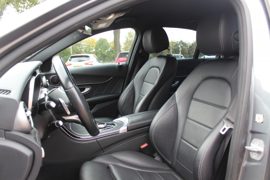 Mercedes-Benz C-Klasse 180 AMG Sport Edition / Leder / Navigatie / Parkeerhulp / 18'' / Bluetooth / Cruise Control Mercedes-Benz C-Klasse 180 AMG Sport Edition / Leder / Navigatie / Parkeerhulp / 18'' / Bluetooth / Cruise Control