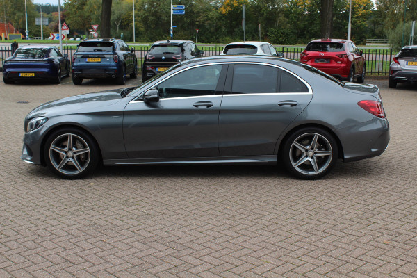 Mercedes-Benz C-Klasse 180 AMG Sport Edition / Leder / Navigatie / Parkeerhulp / 18'' / Bluetooth / Cruise Control Mercedes-Benz C-Klasse 180 AMG Sport Edition / Leder / Navigatie / Parkeerhulp / 18'' / Bluetooth / Cruise Control